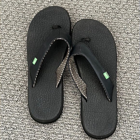 Sanuk Shoes - SANUK BLACK YOGA MAT FLIP FLOP SANDALS WOMENS SIZE 9